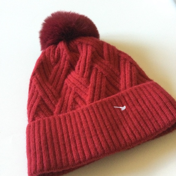 NATASHA RIB KNIT CUFFED BEANIE WITH FAUX FUR POM FLEECE LINED RED OS NWOT